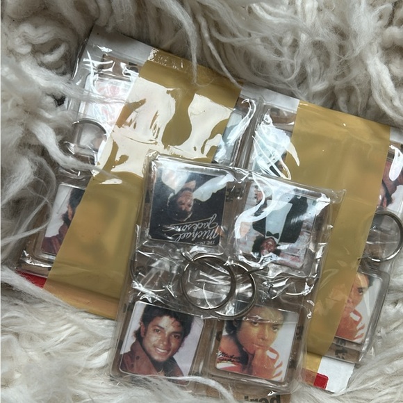Michael Jackson Photo Keychain Set - Multicolor - Picture 3 of 3
